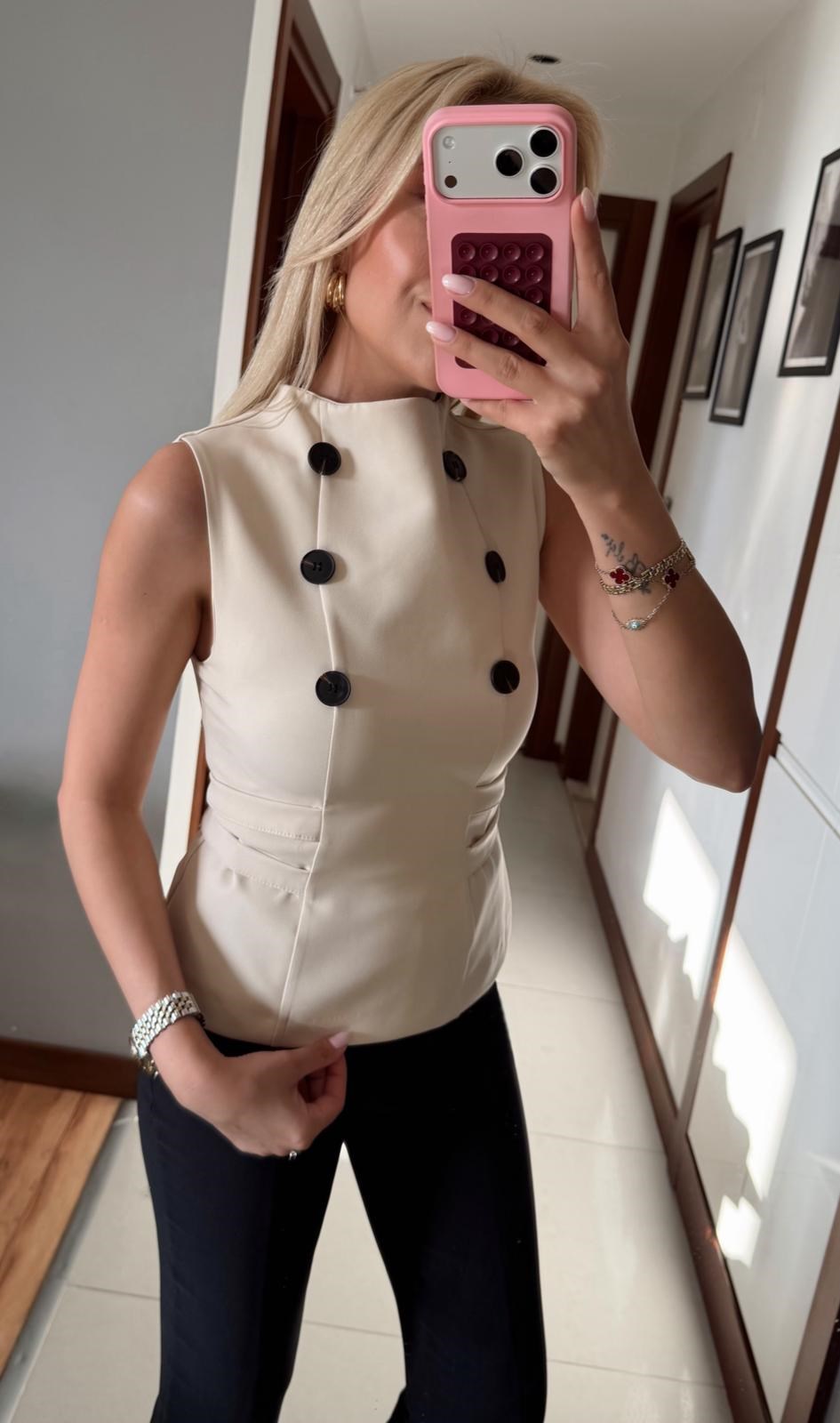 BEJ ÇİFT DÜĞMELİ AYARLANABİLİR KUŞAKLI BLUZ