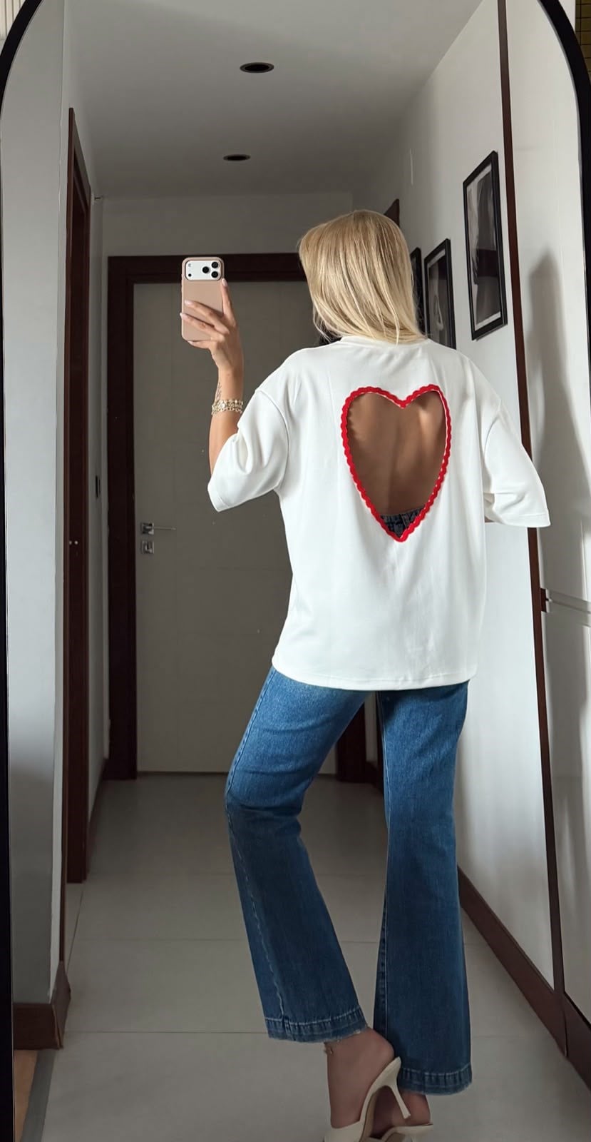 EKRU/KIRMIZI SIRTI KALP NAKIŞ DEKOLTELİ TSHİRT