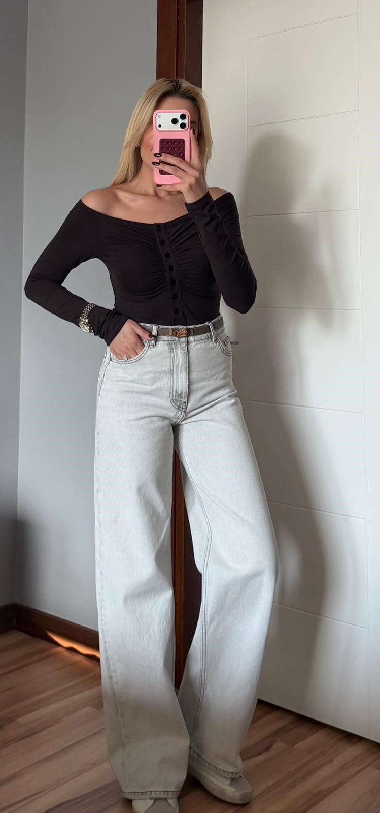 KAHVE DİLVİN DÜĞME DETAYLI BÜZGÜLÜ BODYSUİT