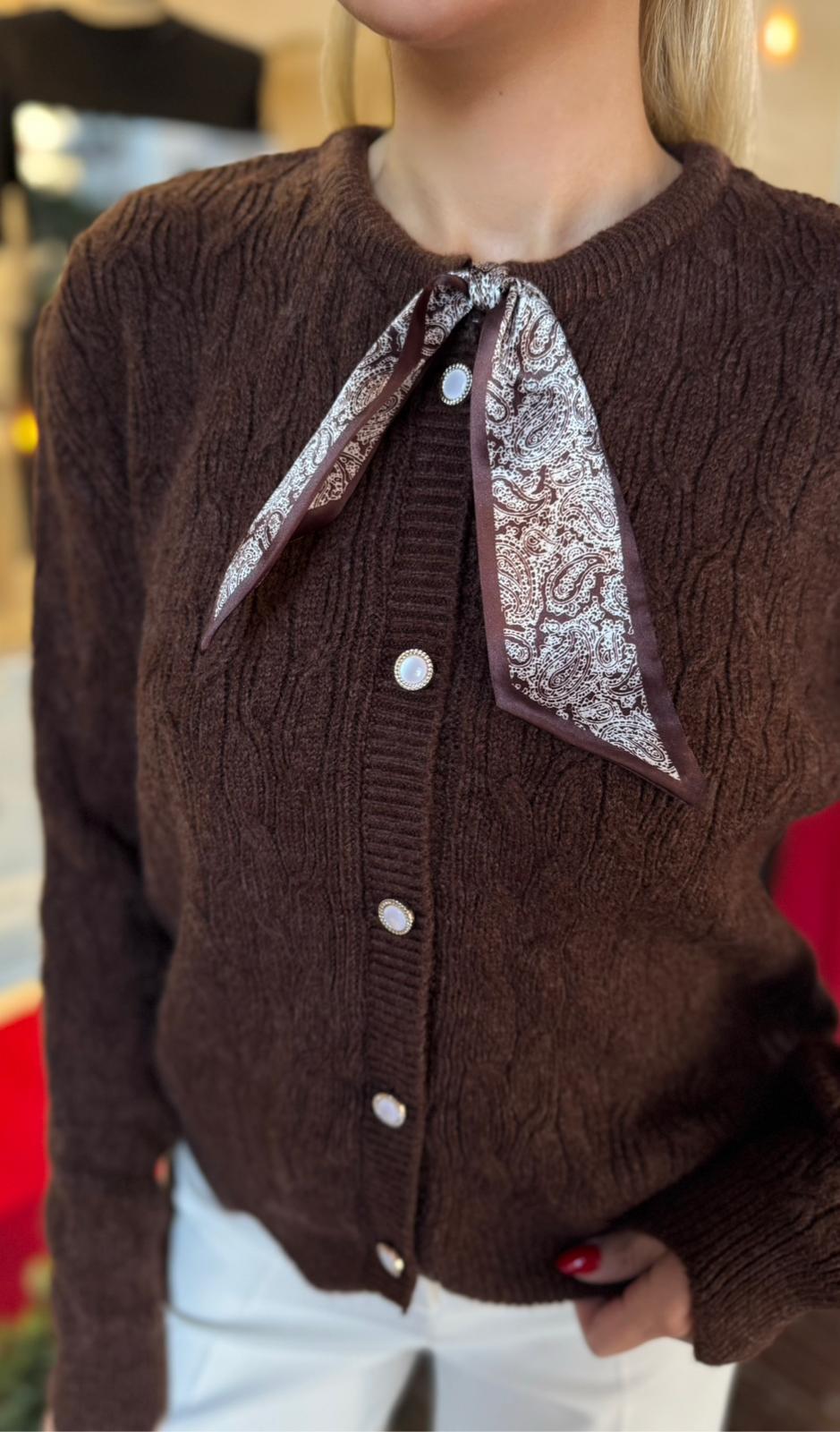KAHVE YAKASI FULARLI HIRKA