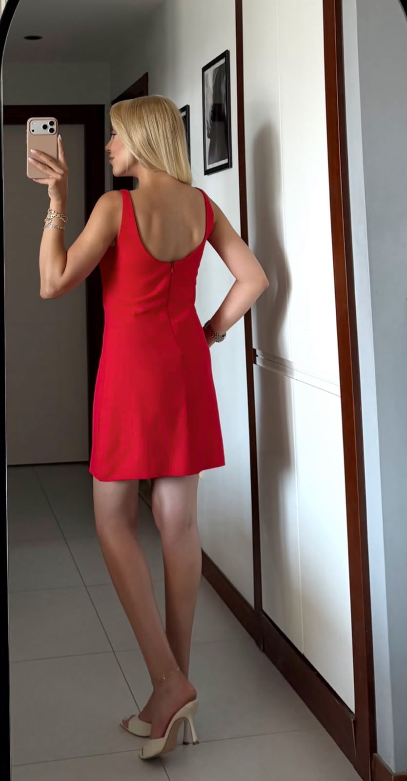 KIRMIZI KETEN DÜZ KESİM ELBİSE