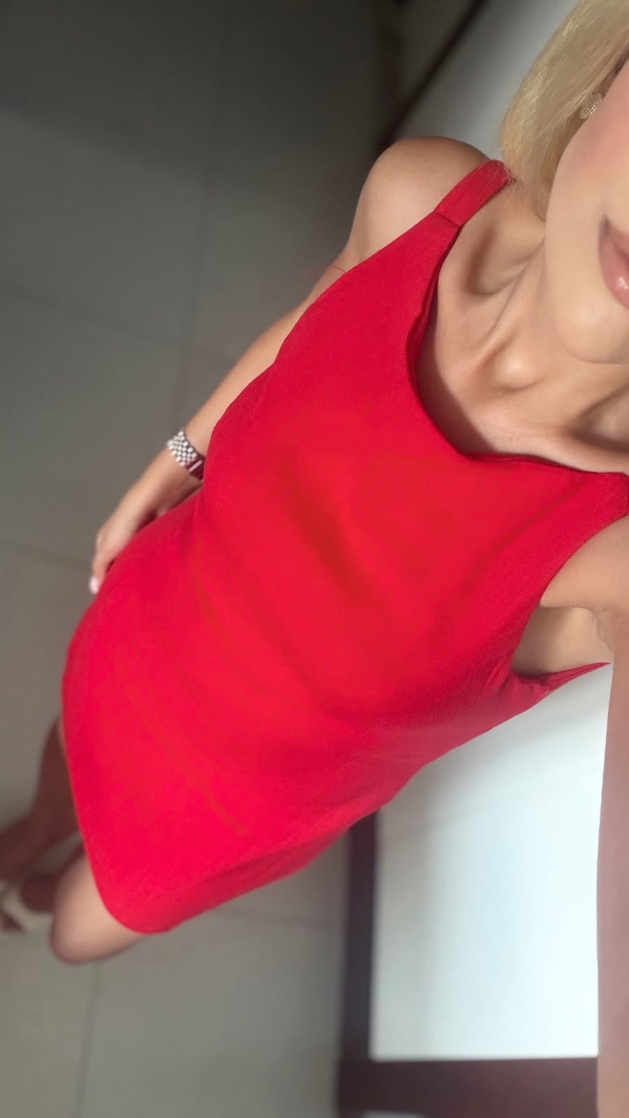 KIRMIZI KETEN DÜZ KESİM ELBİSE