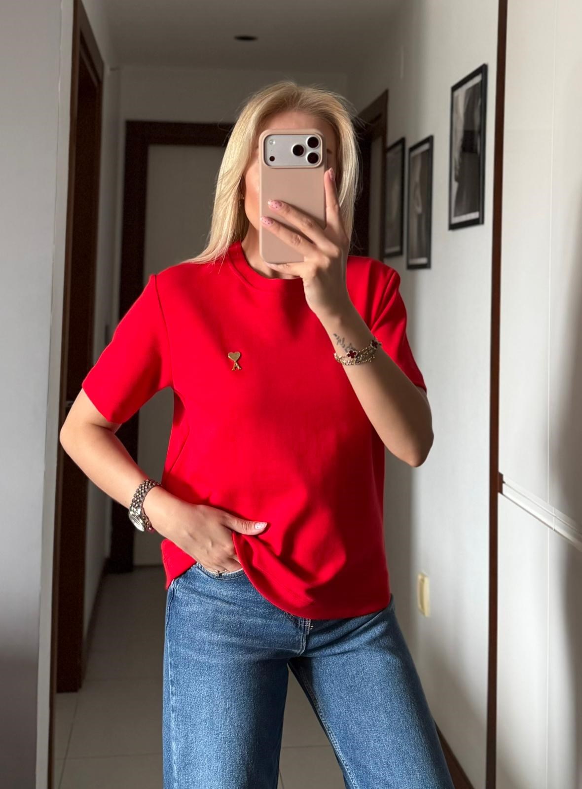 KIRMIZI ORJ MARKA GOLD METAL KALP LOGOLU TSHİRT