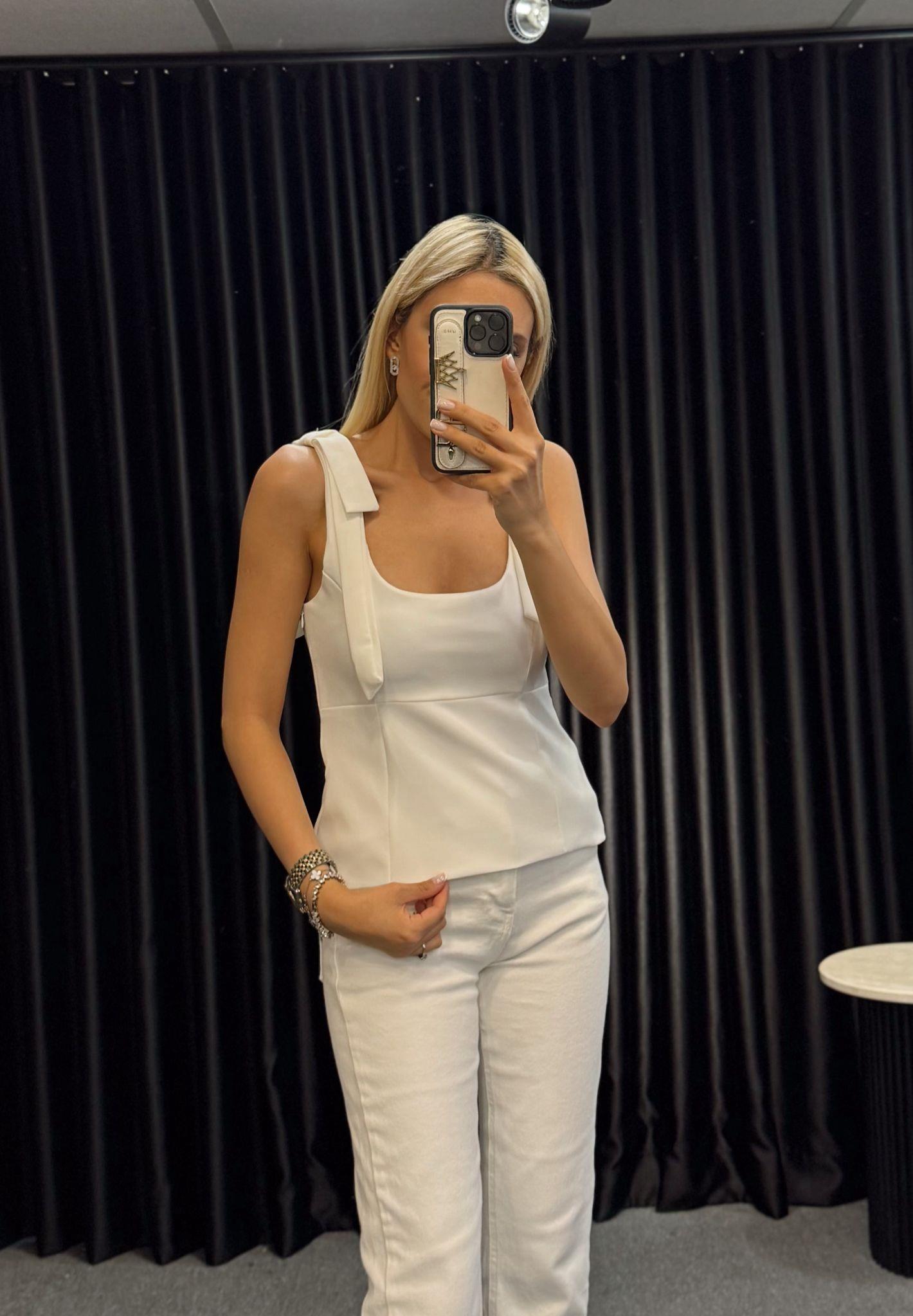 MARKA MODEL ZR FİYONK DETAY BLUZ BEYAZ