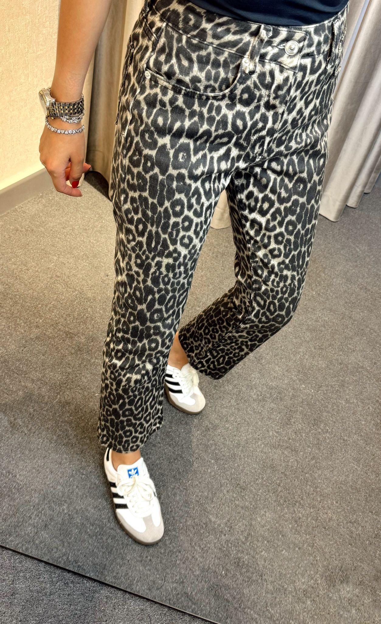 ORJ MARKA ETİKETLİ KARTLI LEOPAR BOYFİT JEAN KAHVERENGİ