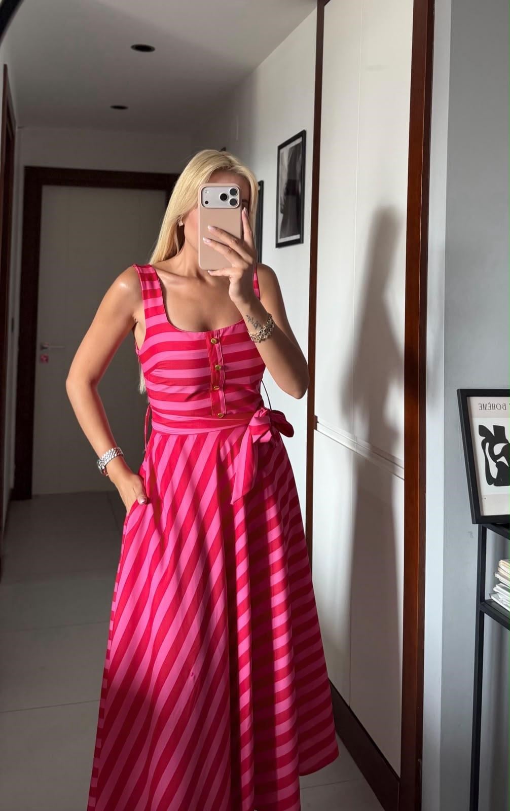 PEMBE ZR MODEL ÇİZGİLİ GOLD DÜĞMELİ KUŞAKLI ELBİSE