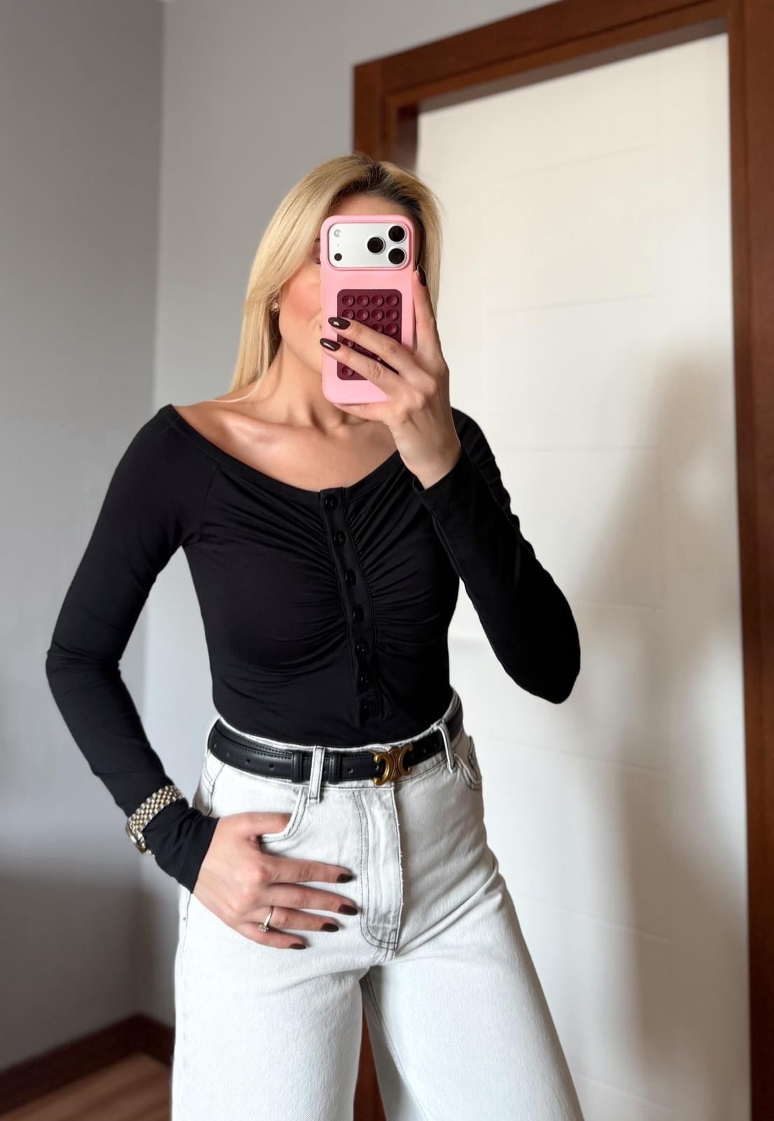 SİYAH DİLVİN DÜĞME DETAYLI BÜZGÜLÜ BODYSUİT