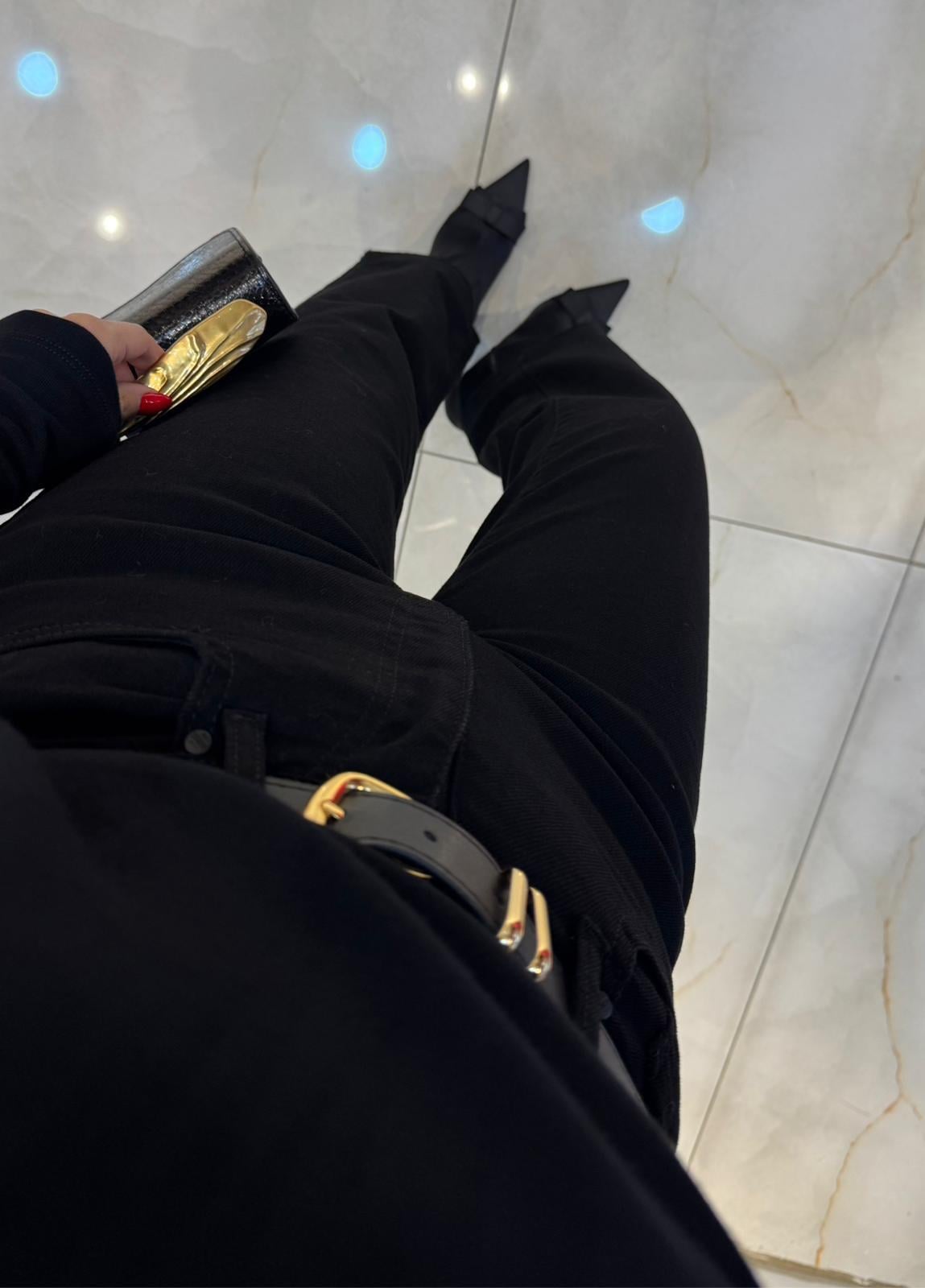 SİYAH KEMERLİ KESİK PAÇA STRAİGHT JEAN