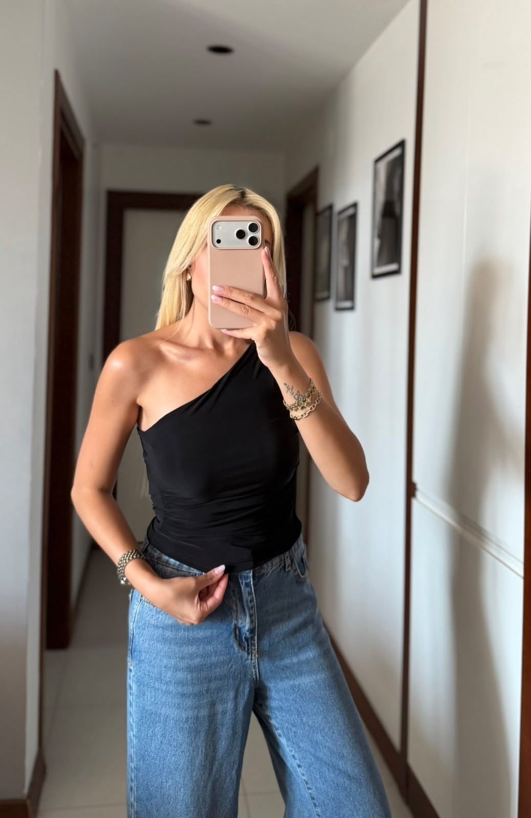SİYAH TEK KOL DRAPELİ BLUZ