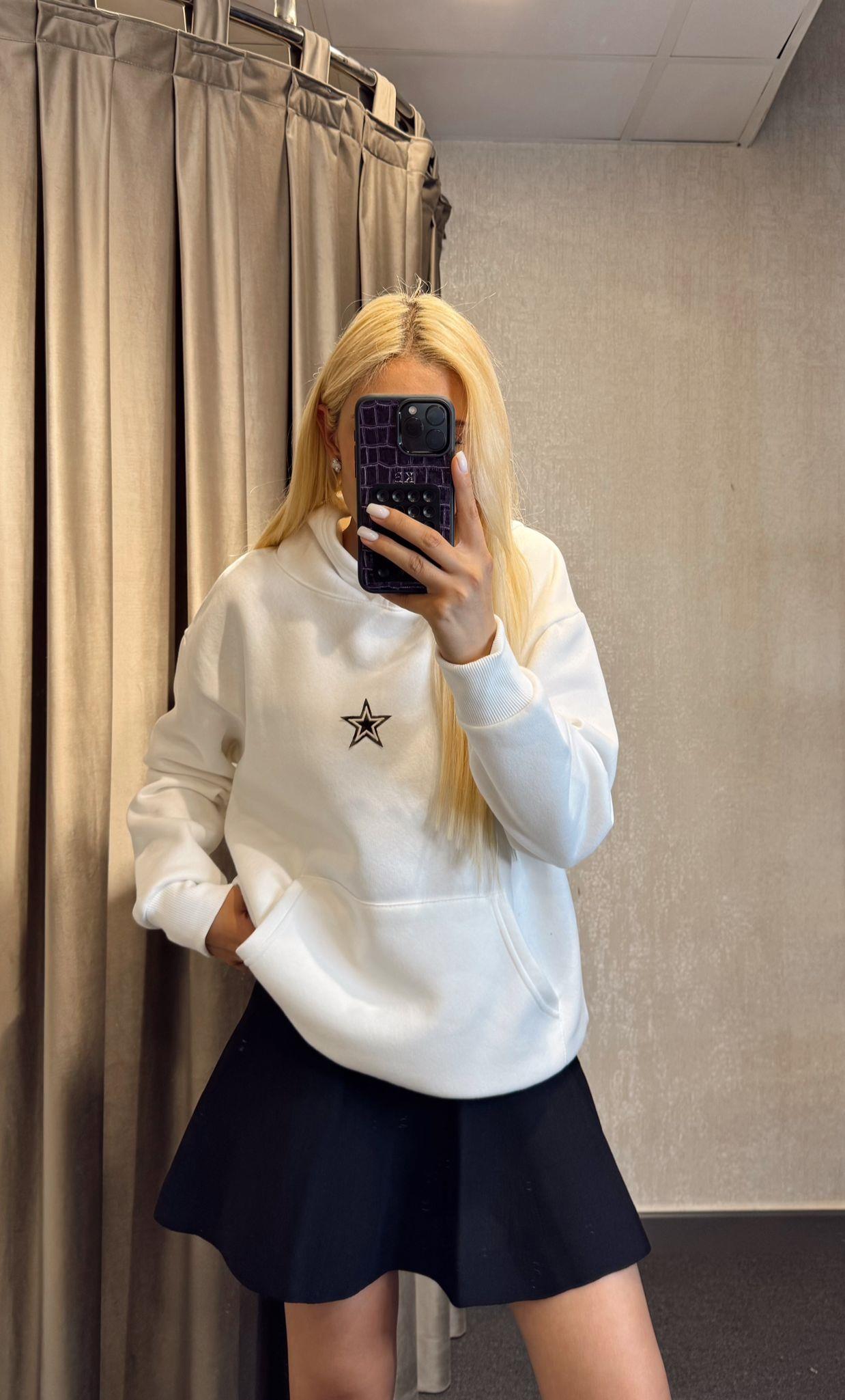 YILDIZ DESENLİ KAPÜŞONLU SWEATSHİRT BEYAZ