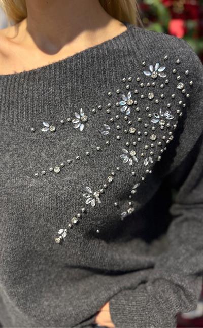 ANTRASİT KAYIK YAKA ÖN KISMI TAŞ İŞLEMELİ OVERSİZE KAZAK