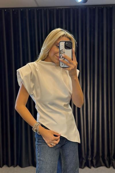 ASİMETRİK VATKALI BLUZ BEYAZ