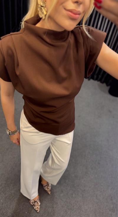 ASİMETRİK VATKALI BLUZ KAHVE