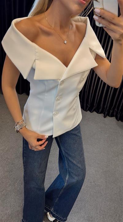 ASİMETRİK YAKA 3 DÜĞMELİ YELEK BEYAZ