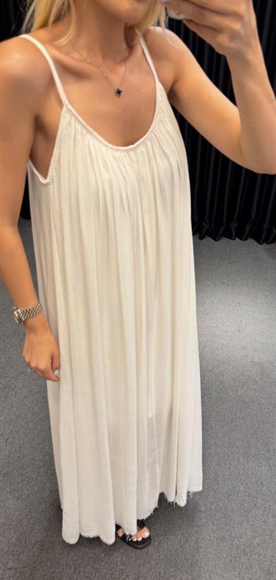 ASKILI ASTARLI GENİŞ KESİM RAHAT ELBİSE BEYAZ