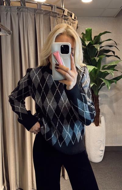 BAKLAVA DESENLİ ŞARDONLU KAZAK SİYAH-GRİ