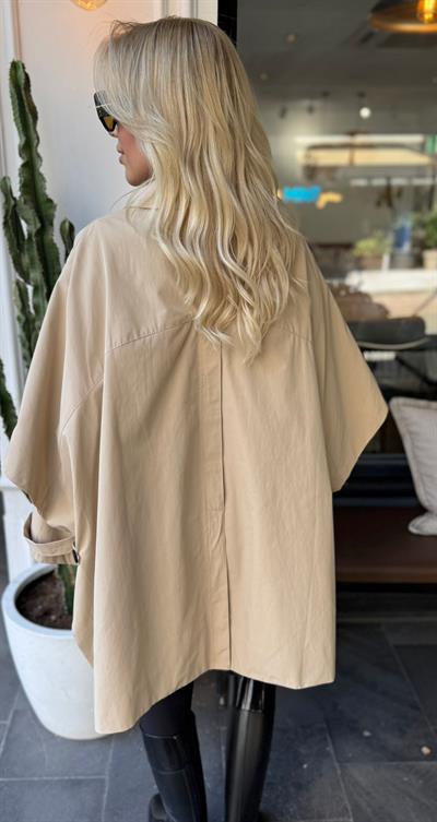 BEJ DÜĞME DETAYLI PANÇO