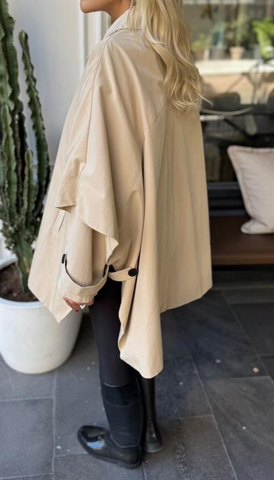 BEJ DÜĞME DETAYLI PANÇO