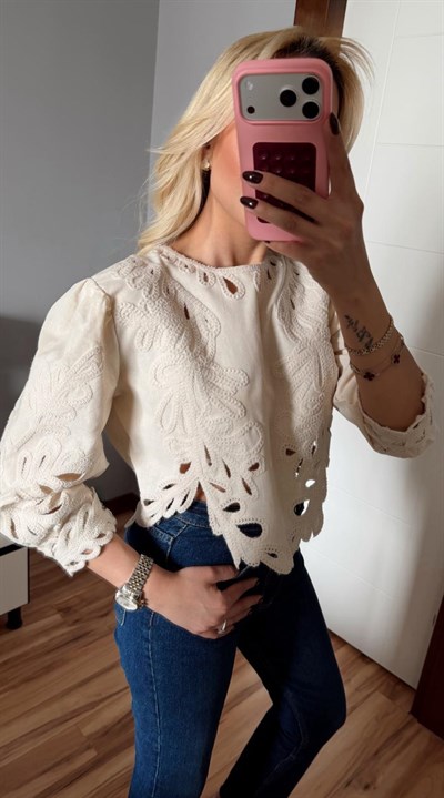 BEJ NAKIŞ DETAYLI SIRTI FERMUARLI BLUZ