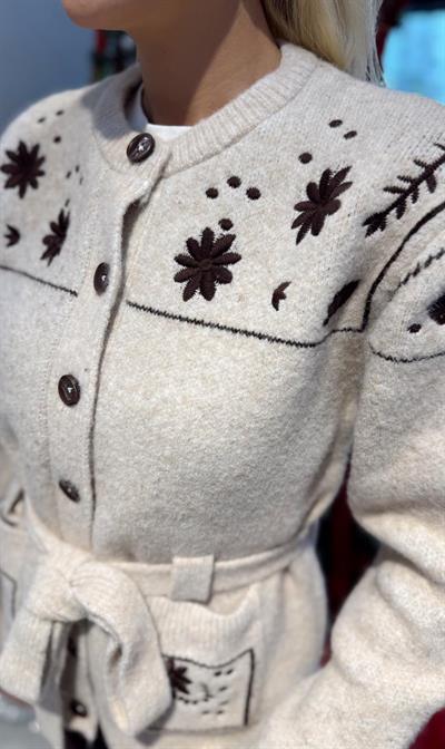 BEJ NAKIŞLI ÇİÇEKLİ KEMERLİ HIRKA