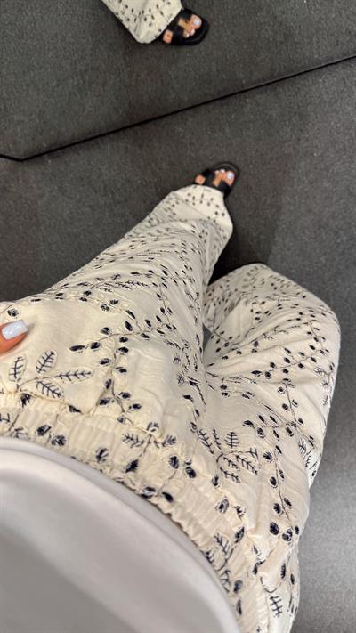 BELİ LASTİKLİ NAKIŞLI PANTOLON TAŞ