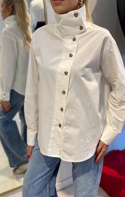 BEYAZ DİK YAKA PREMİUM GÖMLEK