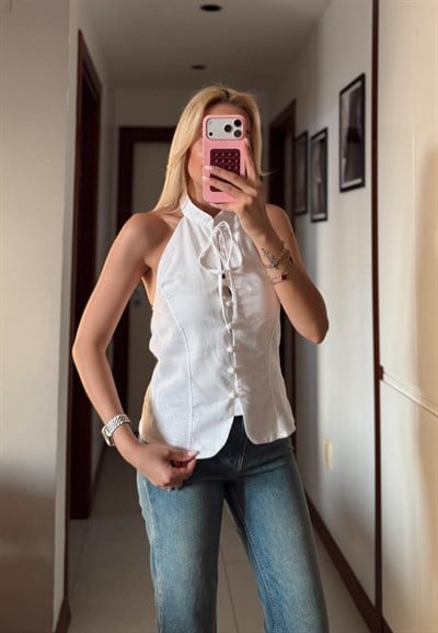 BEYAZ KETEN HALTER DÜĞMELİ BLUZ