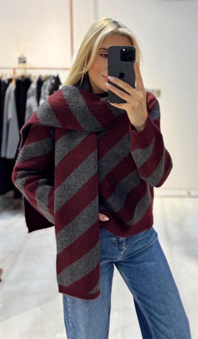 BORDO MARKA MODEL İPKYL ATKILI ÇİZGİ DESEN TRİKO