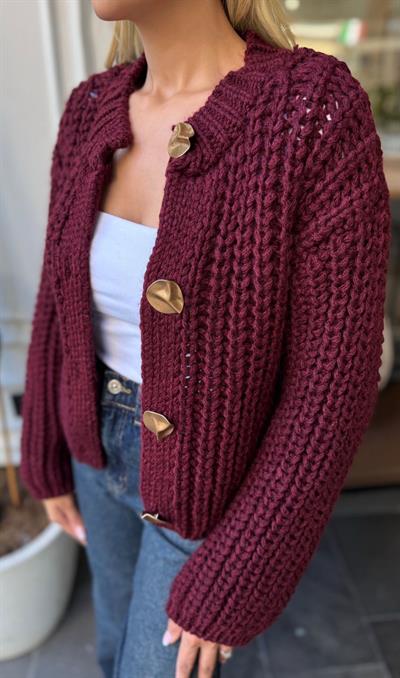 BORDO YUMUŞAK DOKULU DÜĞMELİ TRİKO HIRKA