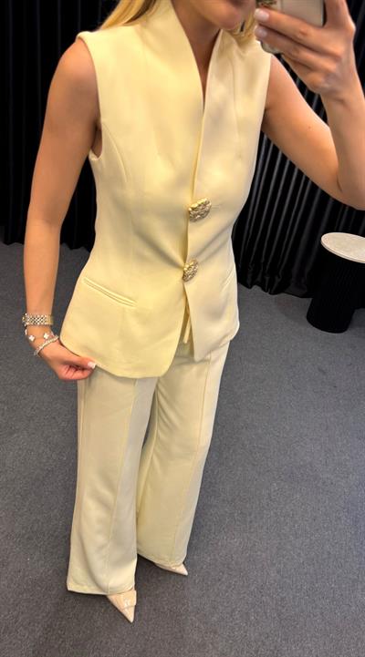 BÜYÜK DÜĞMELİ YELEK BEL LASTİKLİ PANTOLON TAKIM  AÇIK SARI