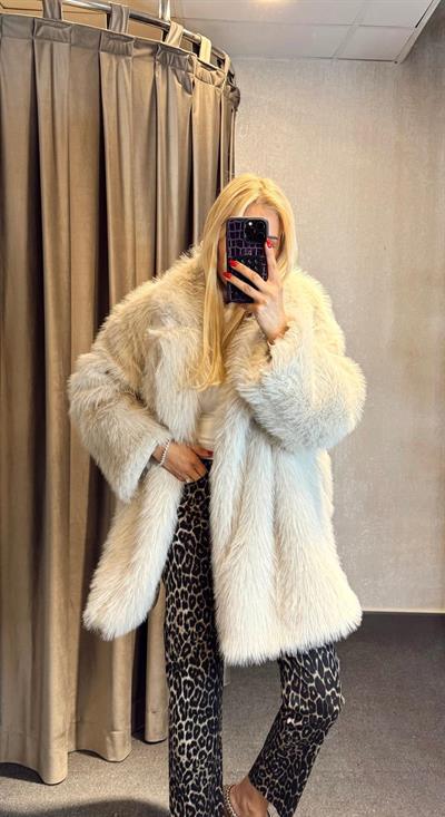 CEPLİ KIRÇILLI KÜRK KABAN TAŞ