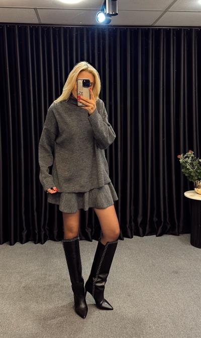 DİK YAKA ETEKLİ TRİKO TAKIM ANTRASİT