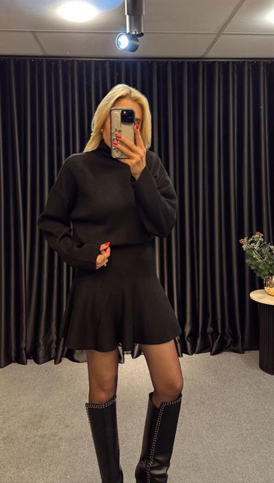 DİK YAKA ETEKLİ TRİKO TAKIM SİYAH