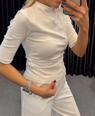 DİLVİN DİK YAKA BÜZGÜLÜ TSHİRT EKRU