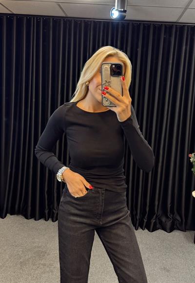 DİLVİN KAYIK YAKA UZUN KOLLU BASİC BLUZ SİYAH