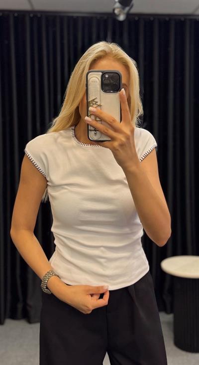 DİLVİN KONTRAST DİKİŞ DETAYLI TSHİRT BEYAZ