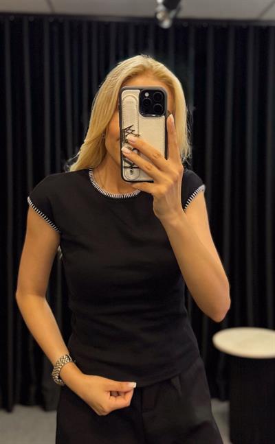 DİLVİN KONTRAST DİKİŞ DETAYLI TSHİRT SİYAH