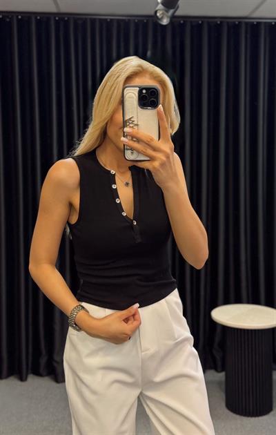 DİLVİN ÖNDEN DÜĞMELİ CROP TOP SİYAH