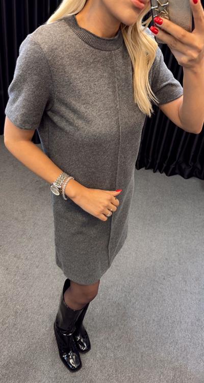 DİLVİN ORTASI DİKİŞ DETAYLI TRİKO ELBİSE ANTRASİT