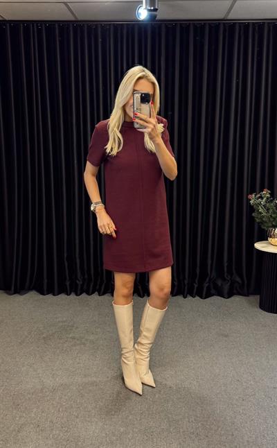 DİLVİN ORTASI DİKİŞ DETAYLI TRİKO ELBİSE BORDO