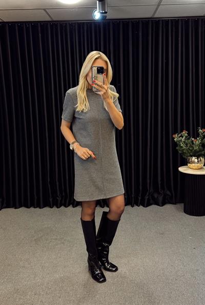 DİLVİN ORTASI DİKİŞ DETAYLI TRİKO ELBİSE ANTRASİT