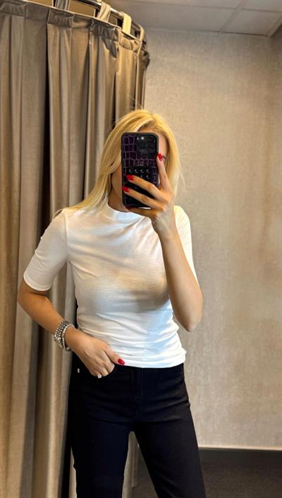 DİLVİN YÜKSEK YAKALI TSHİRT BEYAZ