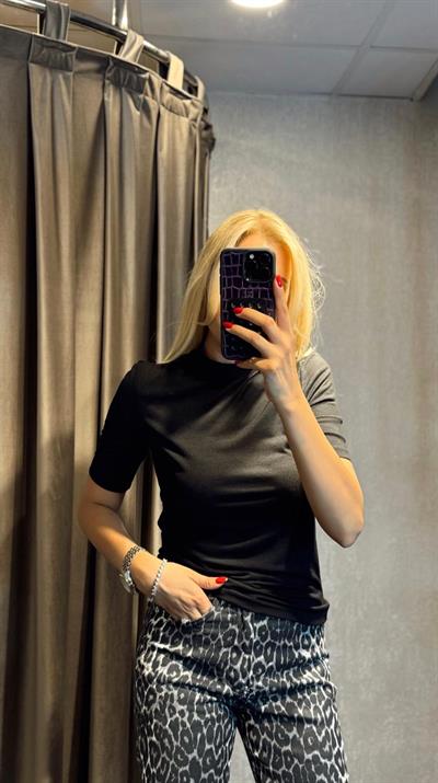 DİLVİN YÜKSEK YAKALI TSHİRT SİYAH