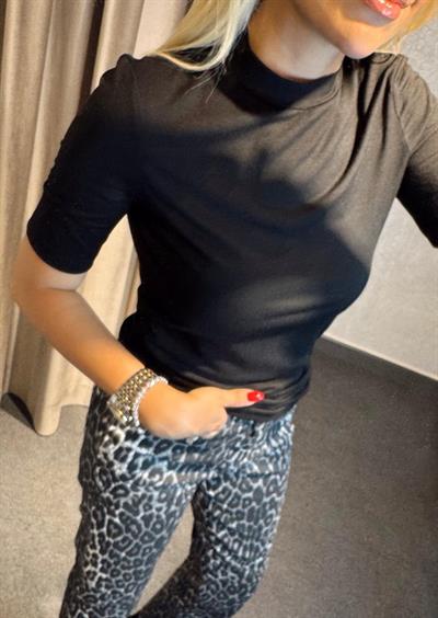 DİLVİN YÜKSEK YAKALI TSHİRT SİYAH