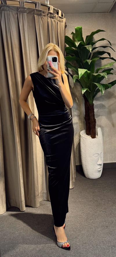 DRAPELİ KADİFE ELBİSE SİYAH