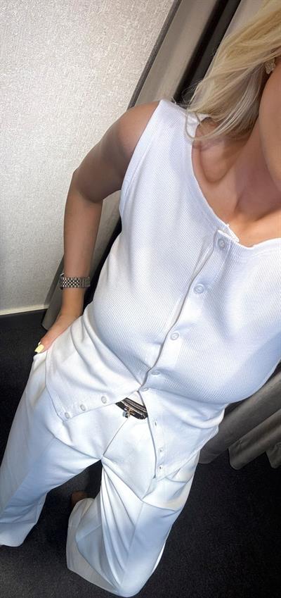 DÜĞMELİ ÖRME YELEK BEYAZ