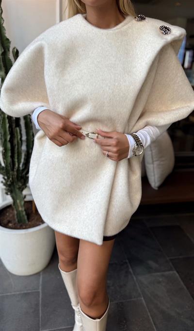 EKRU APOLETLİ KEMERLİ KÜRK PANÇO