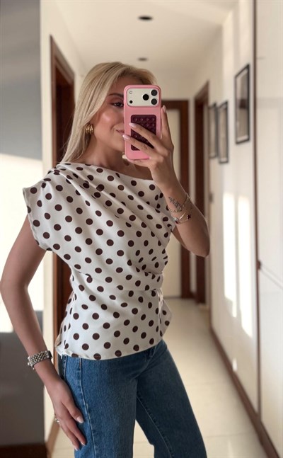 EKRU KAHVE PUANTİYELİ DRAPELİ BLUZ