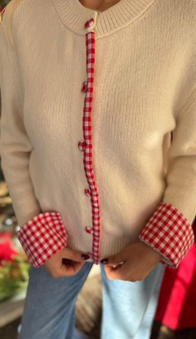 EKRU PÖTÜKARE DETAYLI TRİKO HIRKA