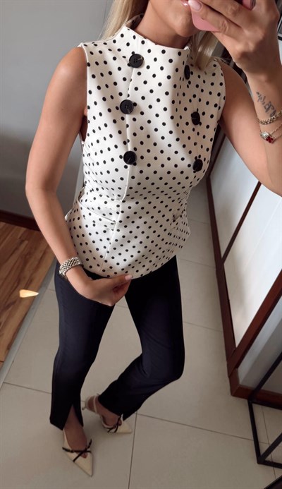 EKRU PUANTİYELİ ÇİFT DÜĞMELİ AYARLANABİLİR KUŞAKLI BLUZ